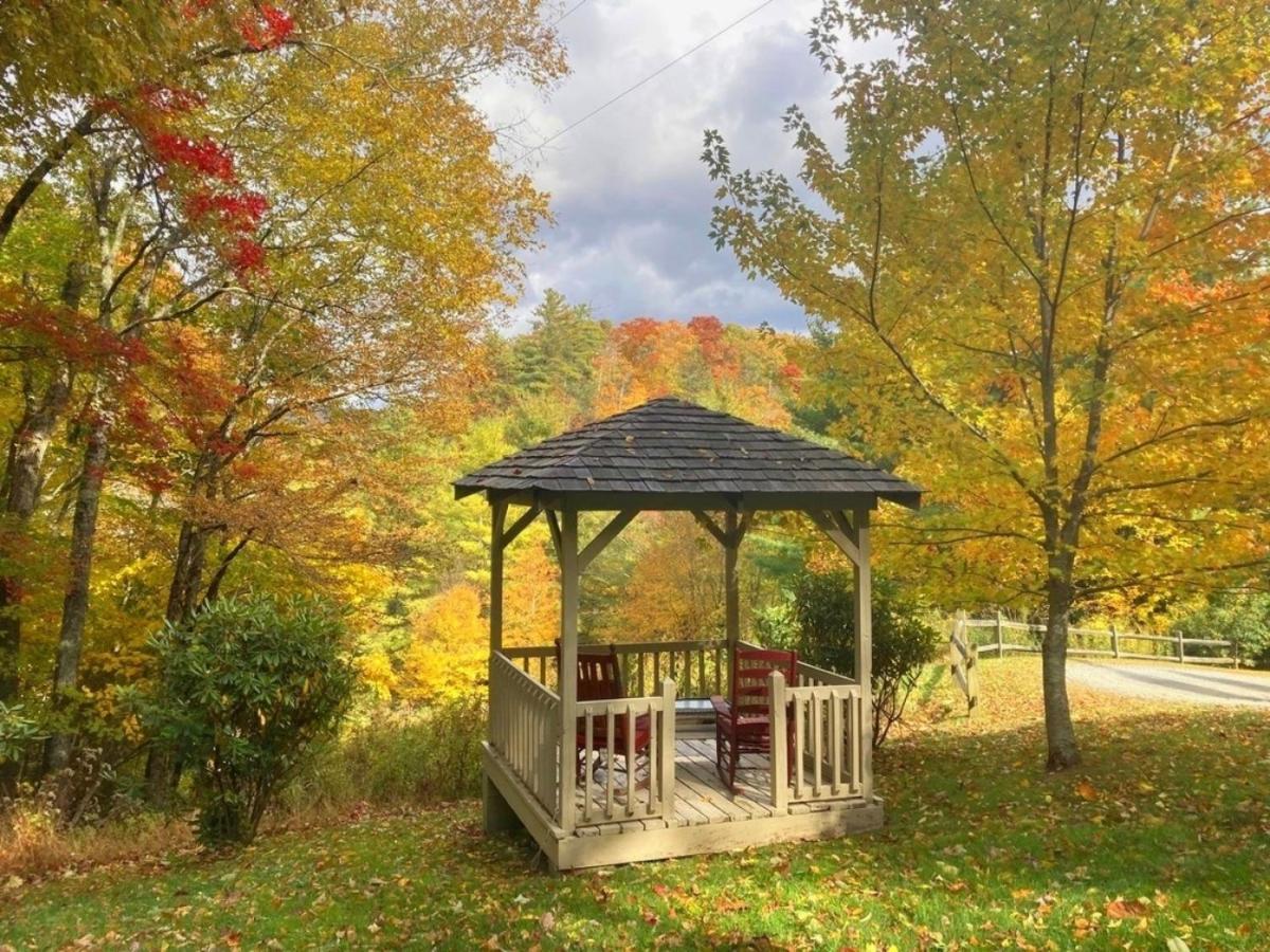 Picturesque Riverside With Fireplace And Porch * Blowing Rock