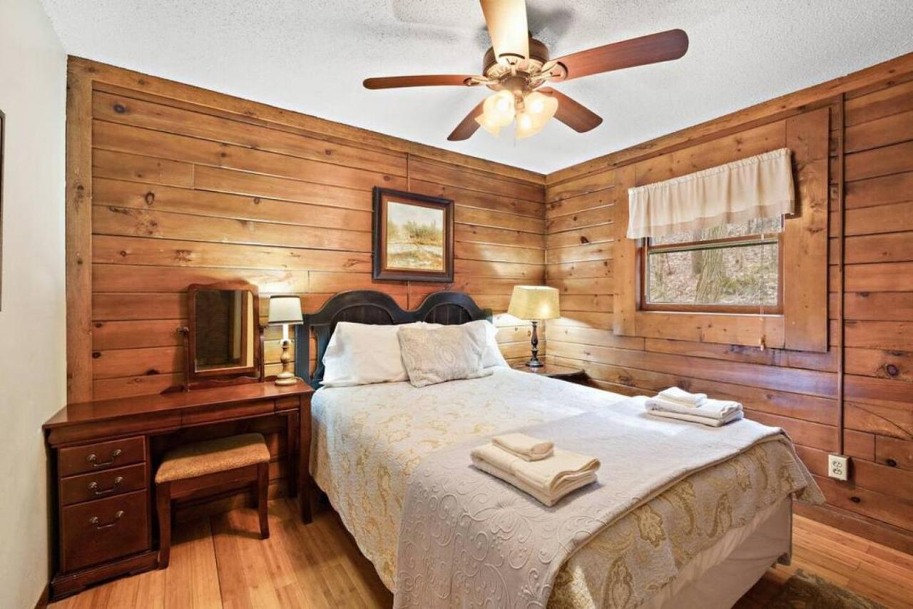 Picturesque Riverside With Fireplace And Porch Holiday home Blowing Rock