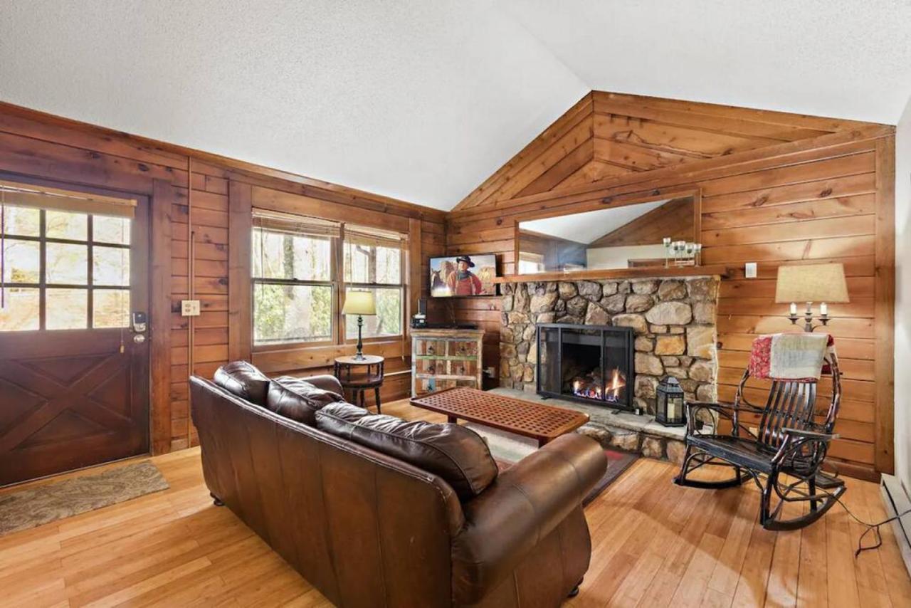 Picturesque Riverside With Fireplace And Porch Blowing Rock