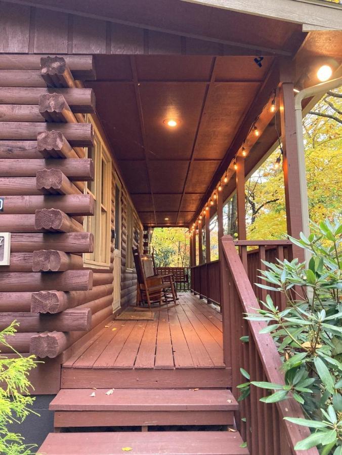 Picturesque Riverside With Fireplace And Porch Holiday home *